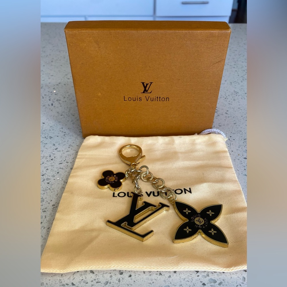Fashion Keychain in Black and Gold